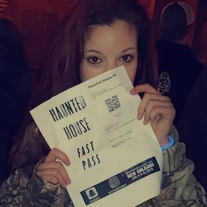 Meet your Posher, Becca